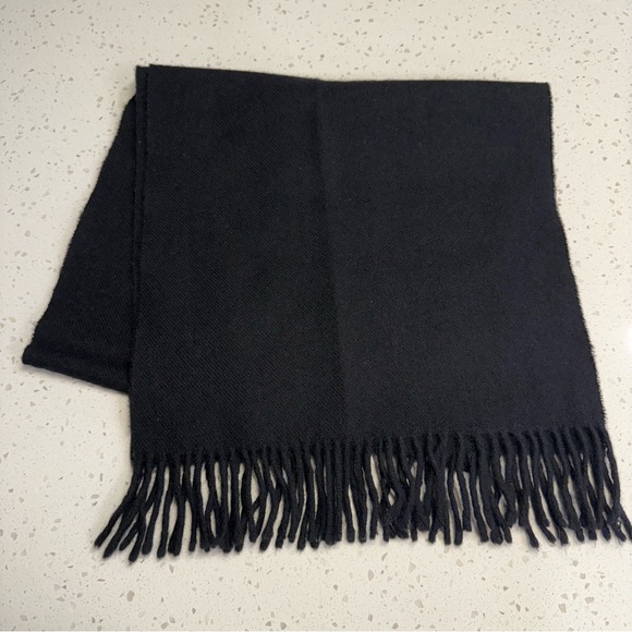 Black Lambswool Fringe Scarf Soft Warm Winter Shawl Made in Uruguay - Picture 3 of 5
